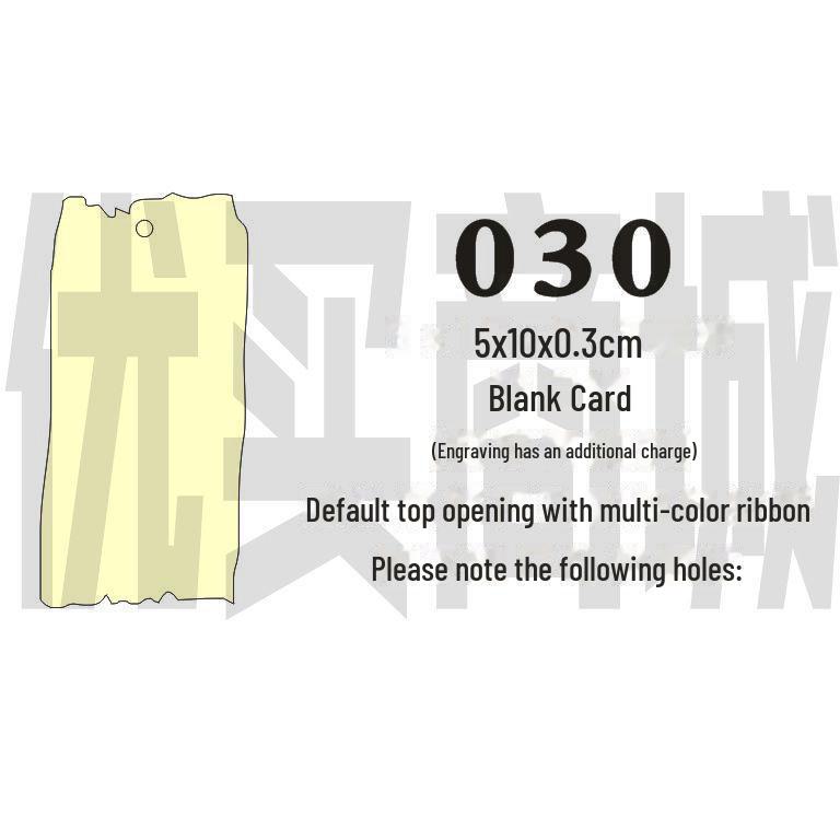 Gravovaná dřevěná karta s přáním s prázdnou visačkou a závěsnou cedulkou