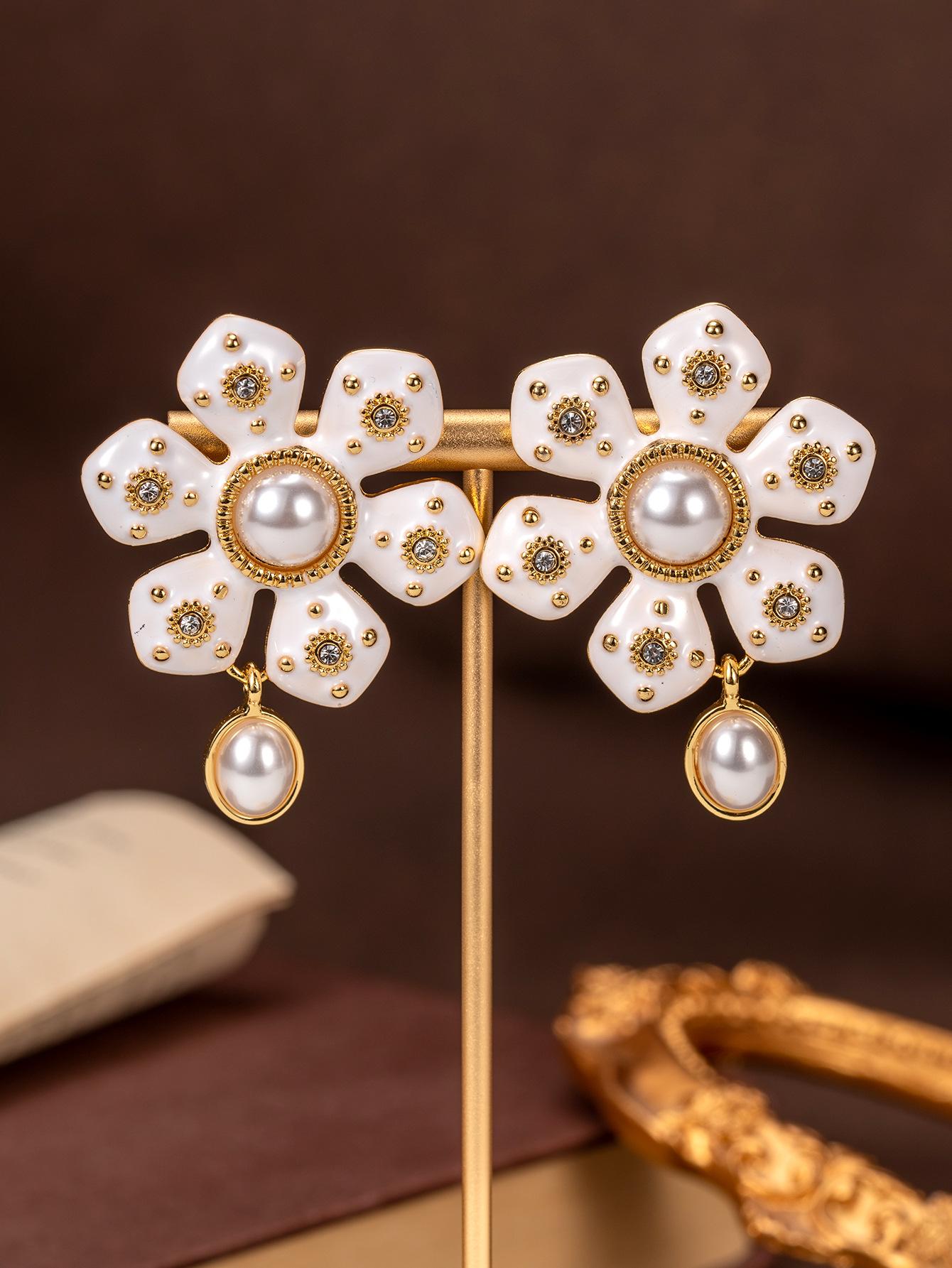 Medieval vintage enamel pearl stud earrings temperament versatile high sense earrings pearl tassel medieval earrings