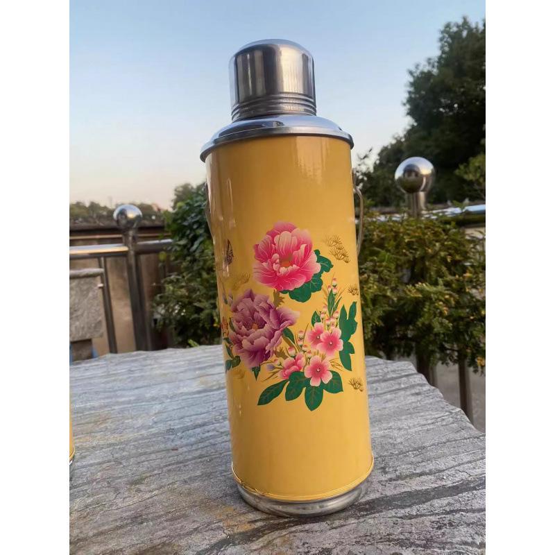 Retro Chinese Style Handheld Thermos Flask for Tea - Nostalgic Wedding Celebration Kettle with Aluminum Shell