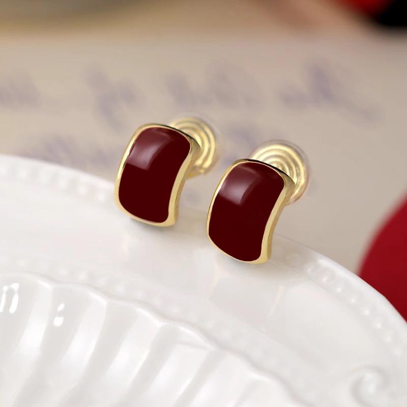2023 Red Enamel Oil Painting Stud Earrings: New Retro Hong Kong Style Holiday Accessory