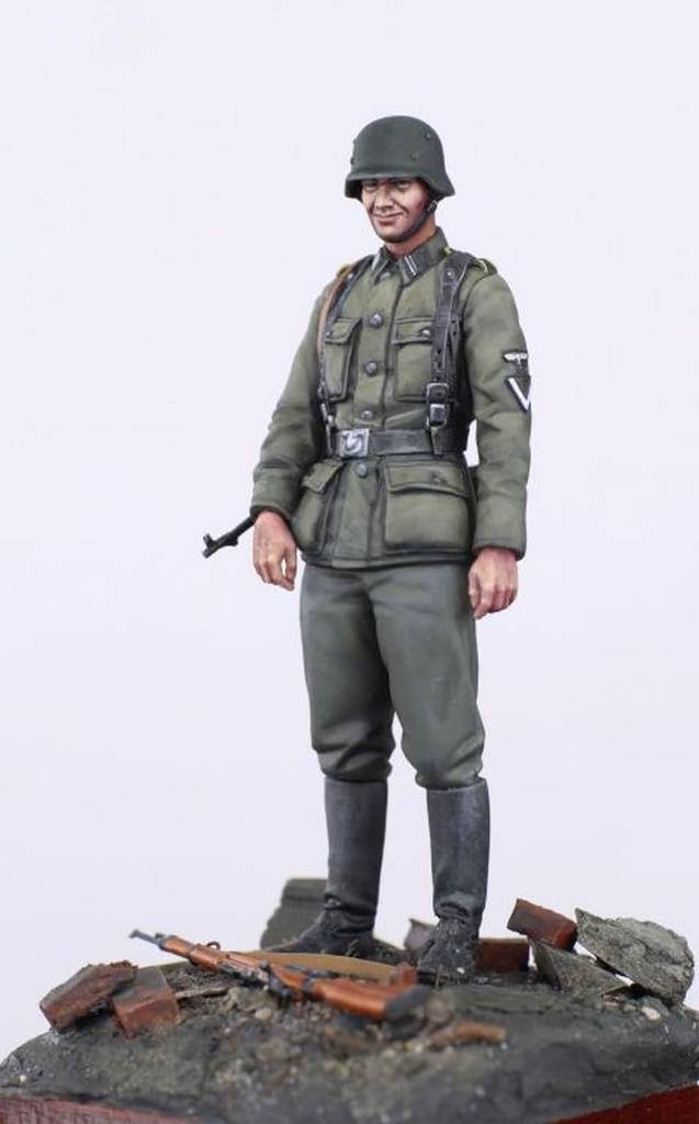 The Body WW2 22nd SS Volunteer Cavalry Division Maria Theresa Soldier 2 Resin Kit TBO35230 1/35 (person)