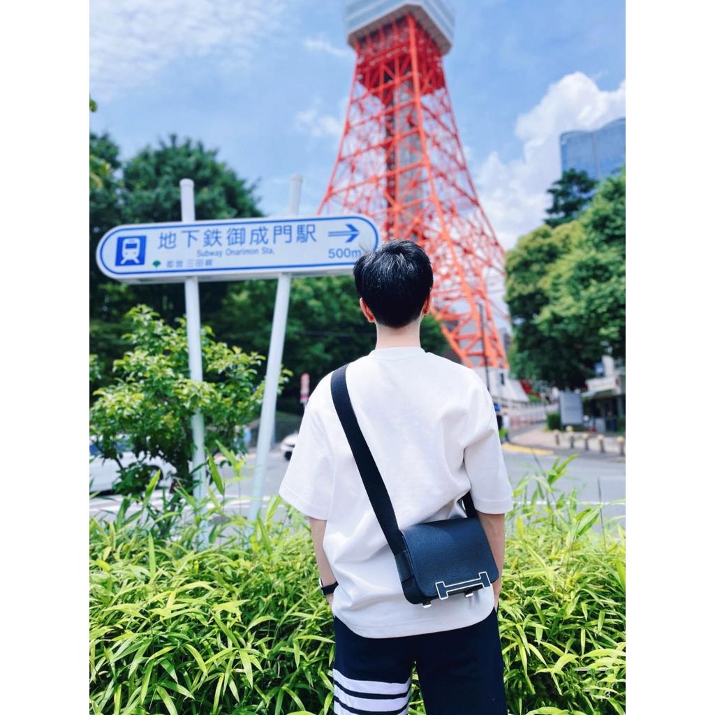 2025 New wide strap geta clog bag leather women's bag commuting versatile one-shoulder crossbody stewardess bag small square bag