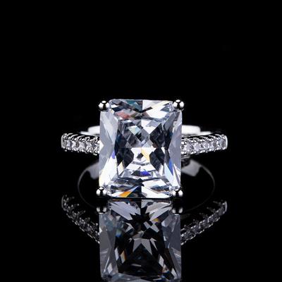 Heller Super-Flash Rechteckiger Ring Eleganter Simulations-Diamantring Exquisiter Damen-Hochzeits-Diamantring Schmuck