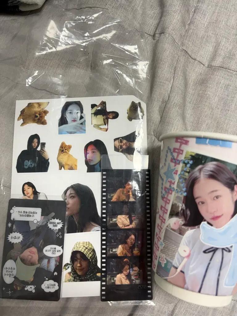 Autographed signature and special gift from actress Noh Yoon-seo
