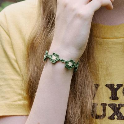 צמיד פרח ירוק סרוג ידני במרימוטיב