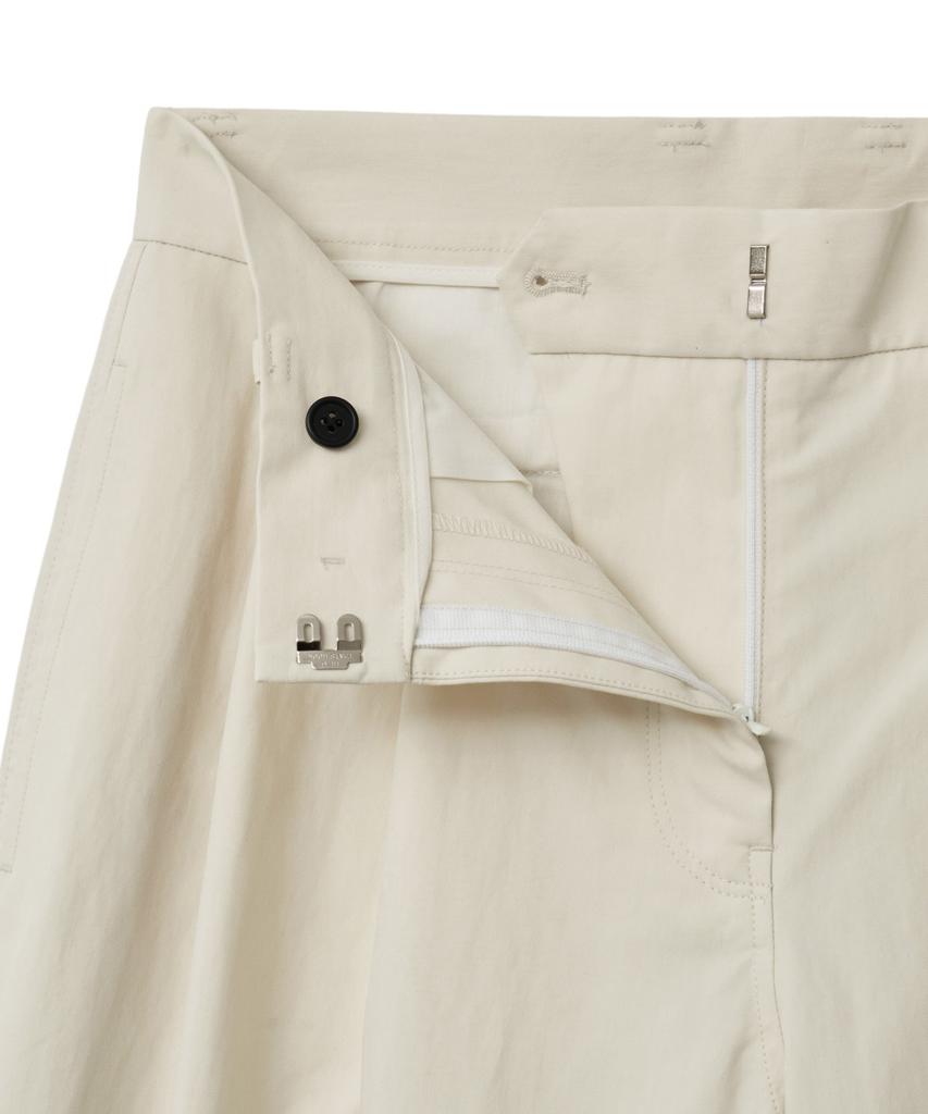 NOIRER FOR WOMAN Cotton Double-Pleated Loose-Fit Slacks (Buttercream)