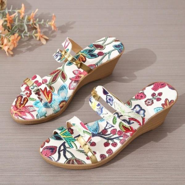 Fashion On A Wedge Med Shoes Low Slippers Women Summer Big Size Lady Pantofle Slides Platform Girl 2025 Rubber Rome Fabric PU Hoof