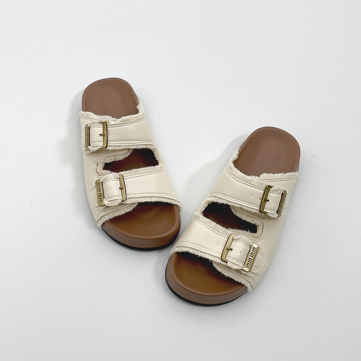 

White retro high-end thick-soled one-word slippers for women s summer wear 2025 new models with skirts, non-slip and cool slippers 35 бежевий