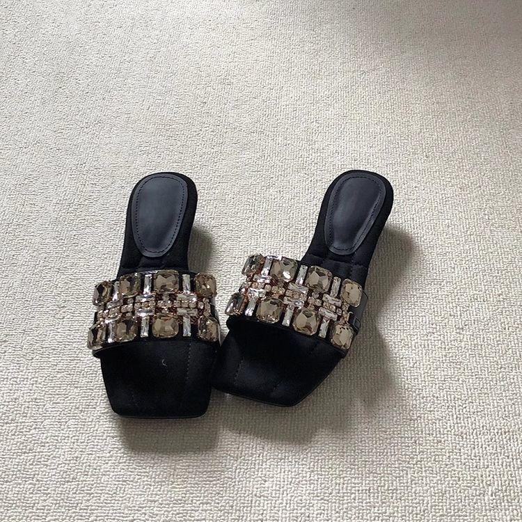 French rhinestones summer 2025 new one-word women's fashion outer wear comfortable low-heeled temperament cool slippers