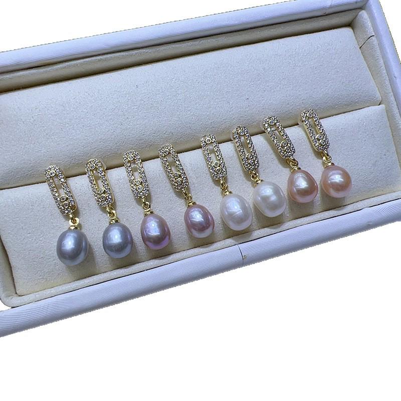 Elegant Natural Freshwater Pearl Stud Earrings with Simple Design