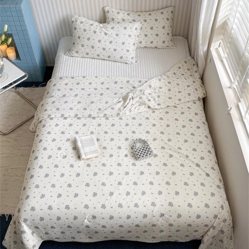 A-Class Milk Cotton Soy Fiber Summer Cool Quilt: Machine Washable for Dorms & Kids, Perfect for AC Use