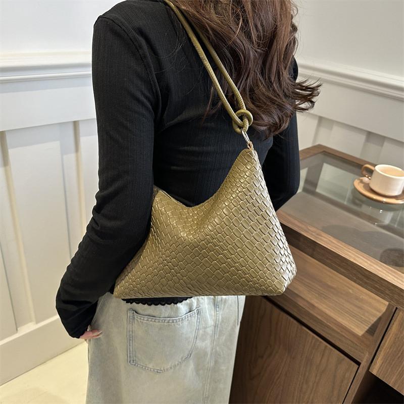 Vintage Chic Underarm Bag Female 2024 New Spring Personality Tote Bag Small Niche Crossbody Shoulder Bag
