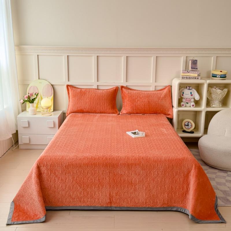 Neue einfarbige Milchfleece-Vierjahreszeiten-Verdickte Bettdecke gesteppt gepolsterter Saum doppelseitige Fleece-Decke Dreiteiliges Set