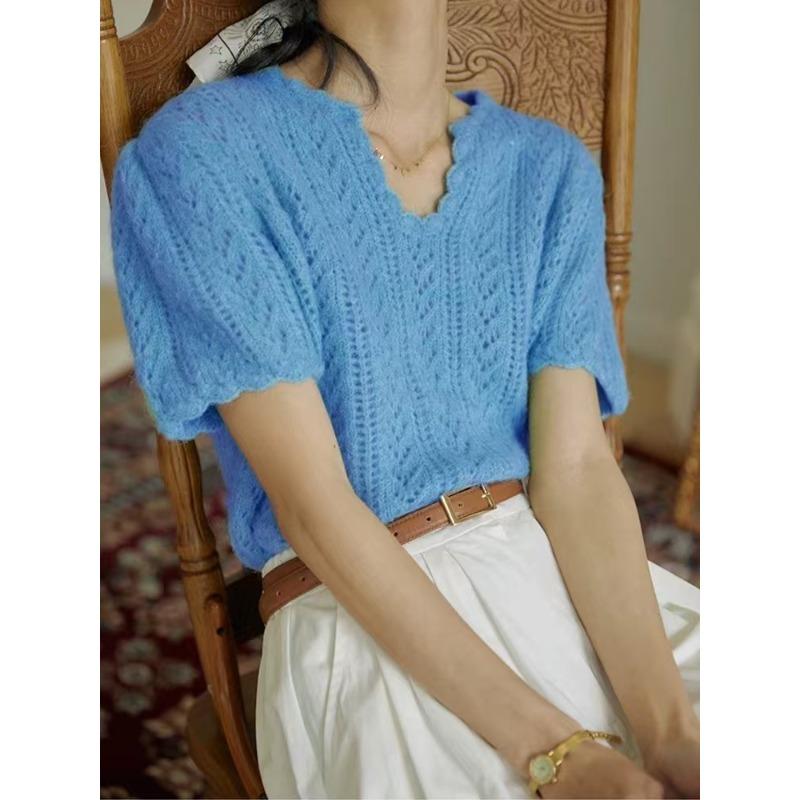 

Retro V-neck hollow short-sleeved knitted sweater top summer new design sense niche short T-shirt women one size fits all синий