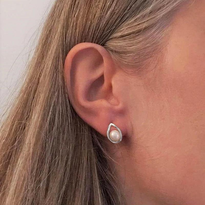 Huitan Chic Imitation Pearl Stud Earrings Minimalist Gold/Silver Color Ear Accessories for Women Charm Daily Wear Office Jewelry
