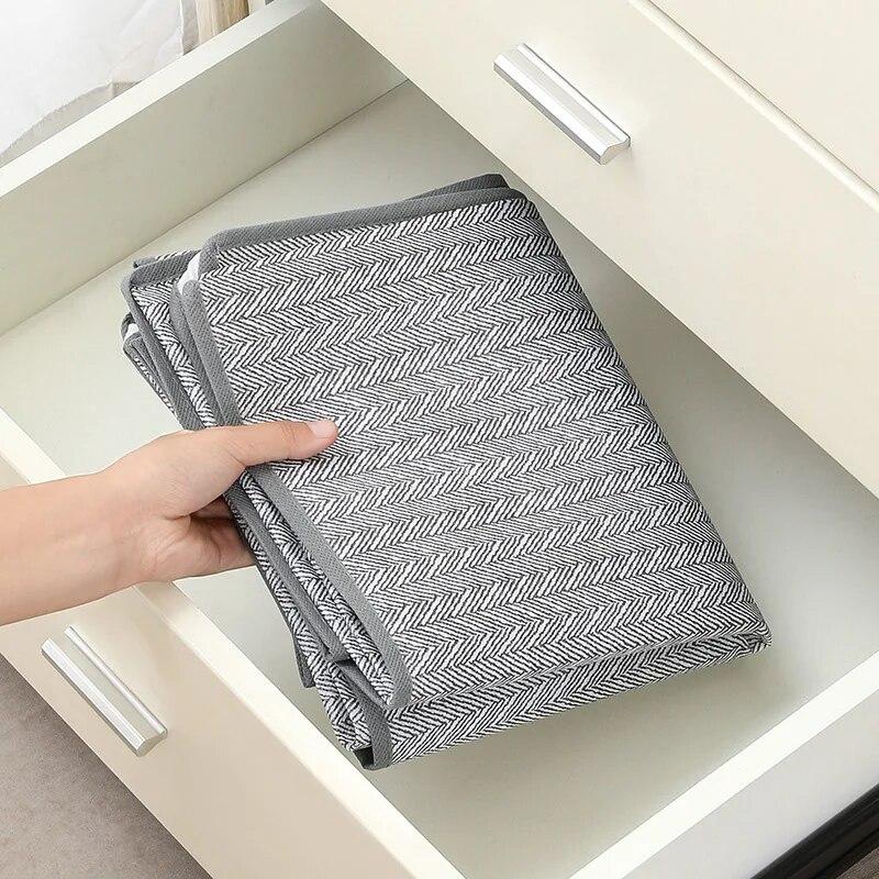 Quilt Storage Bag Non-Woven Fabric Large Capacity Wardrobe Quilt Organizers Dust Moisture Proof Quilt Clothes Storage Container