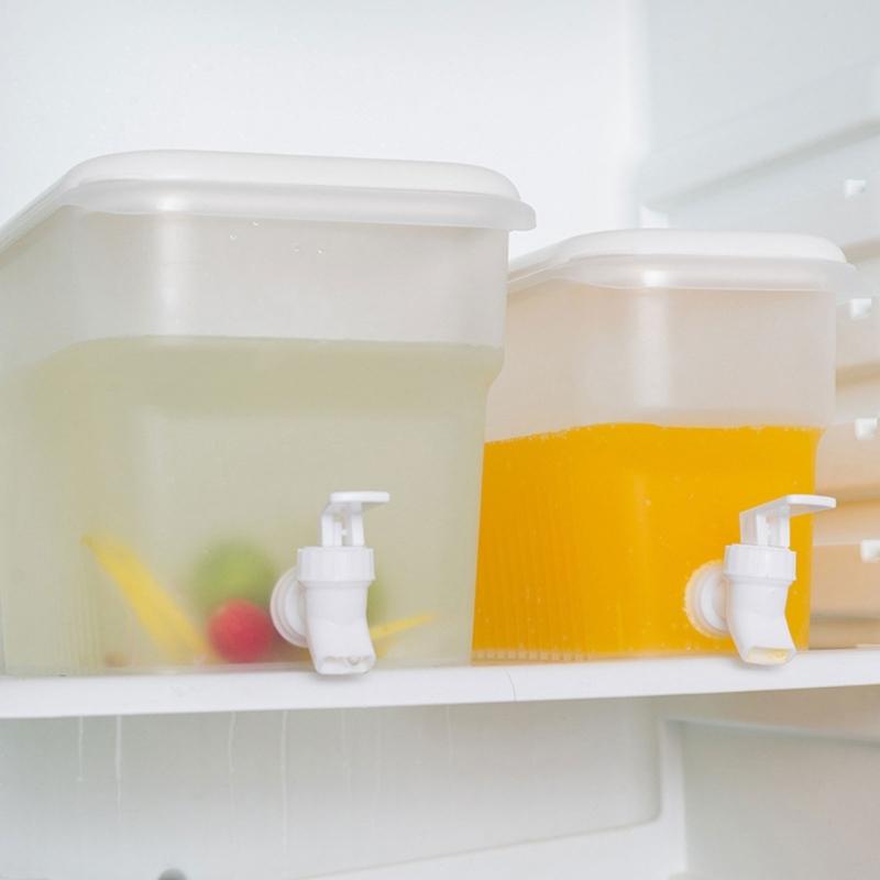 Portable Refrigerator Plastic Drink Dispenser With Tap Leak Proof Iced Beverage Container for Cocktails Juice Storage