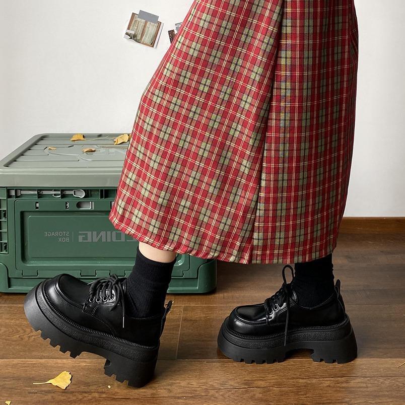 Černé kulaté hlavy britského stylu platforma malé kožené boty dámské podzim a zima 2025 nové francouzské retro zvyšující hlouboké jednoboty