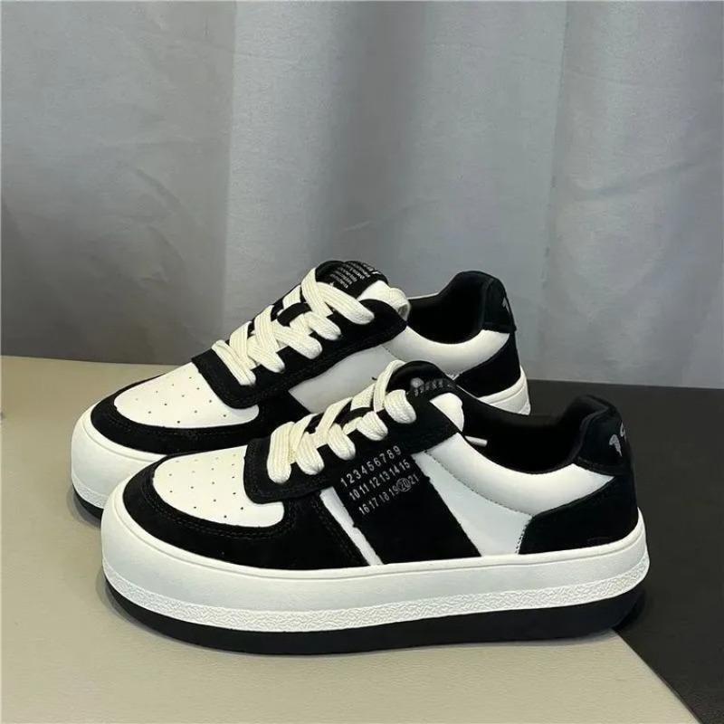 Fashion Sneakers Women Trends 2024 Black Casual Board Shoe Hong Kong Style Niche Thick Soled Small White Big Toe Bread Shoes