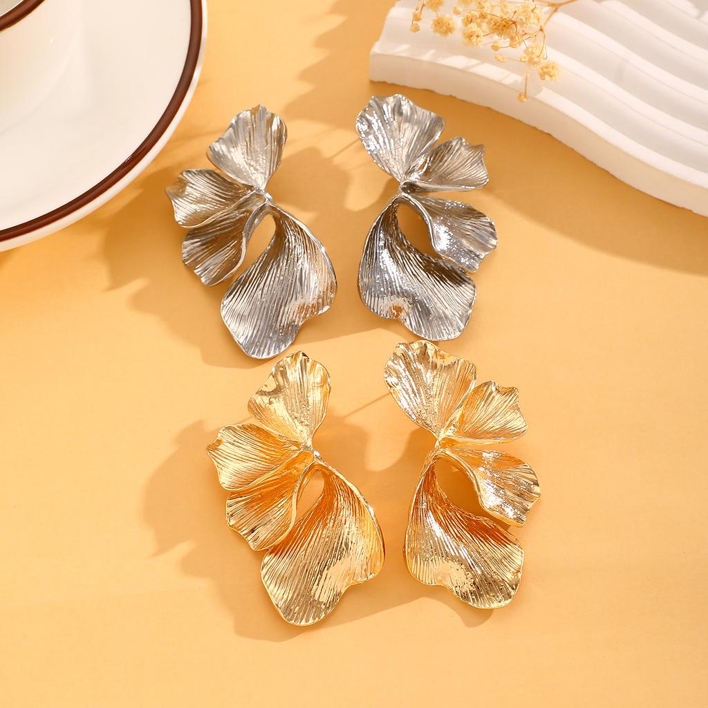 Vintage Big Flower Pearl Stud Earrings for Women Exaggerated Gold Color Metal Ginkgo Leaf Inlay Pearl Earrings Ear Zircon Party