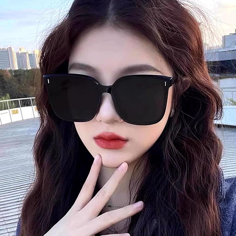 Metal Hinge Polarized Sunglasses for Women with Round Faces, High-End New Style Large Frame UV Protection Driving Sunglasses for Men