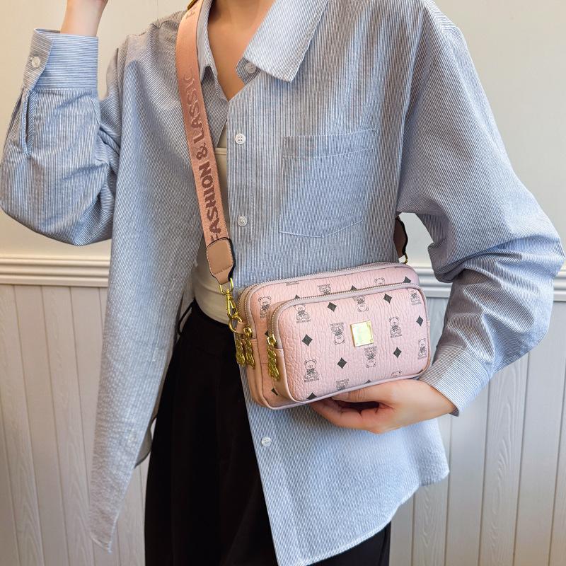 Spring and summer new bear print women's messenger bag casual versatile fashion shoulder women's bag
