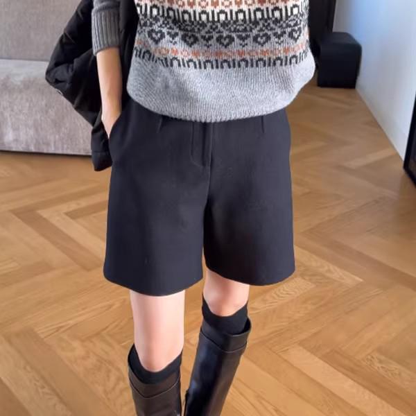 Pre-Sale Stylish Woolen Mid-Length A-Line Winter Shorts for Women