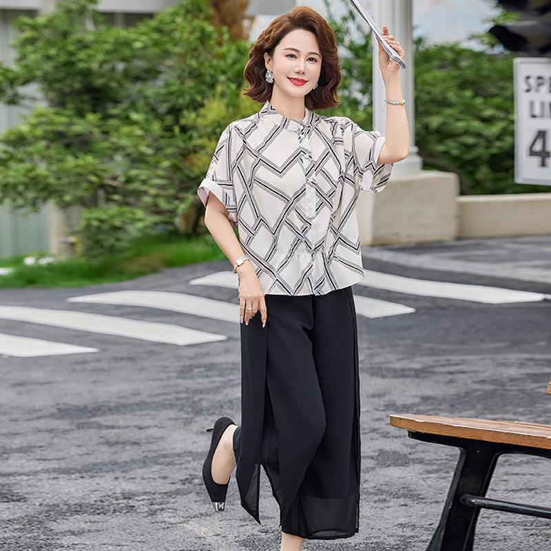 2026 Summer Stylish Two-Piece Set for Middle-aged Women: Short Sleeve & Loose Fit