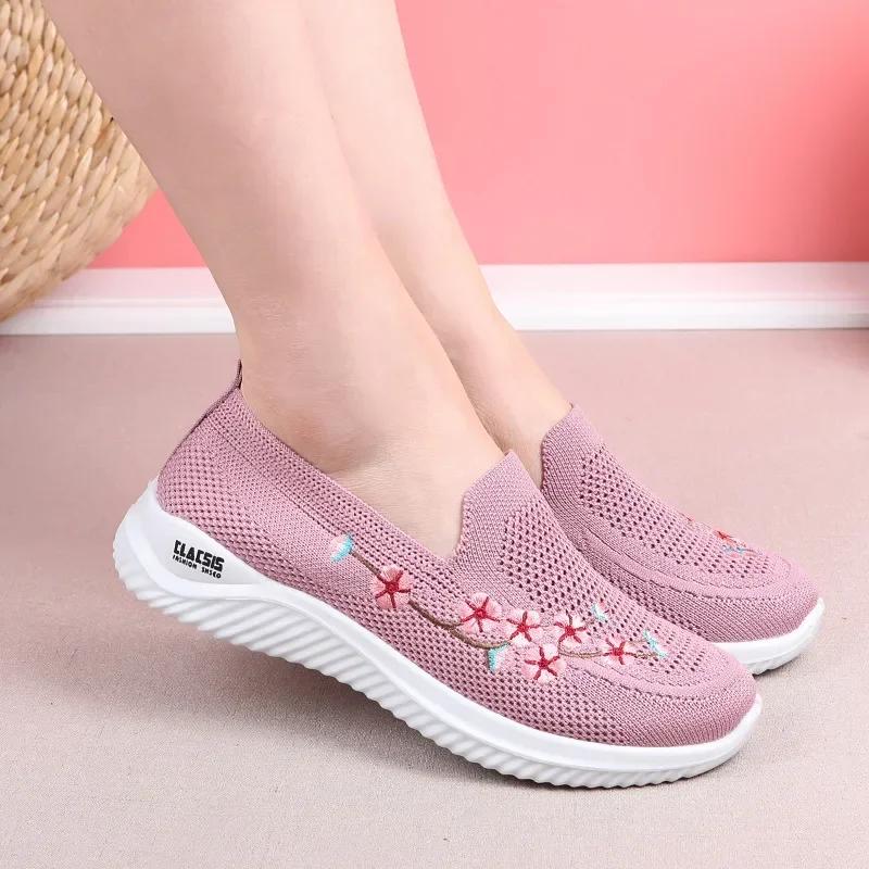 Fashion Fashion Embroidered Shoes Lightweight Soft Soled Middle-aged Mother Sports Shoes Non-slip Breathable Fabric Vulcanized Shoes
