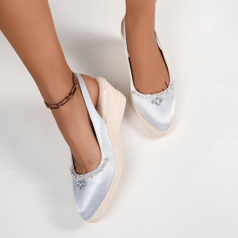 Women’s Wide-Fit Pointed-Toe Wedge Mary Jane Shoes with Adjustable Buckle Strap for Everyday Wear