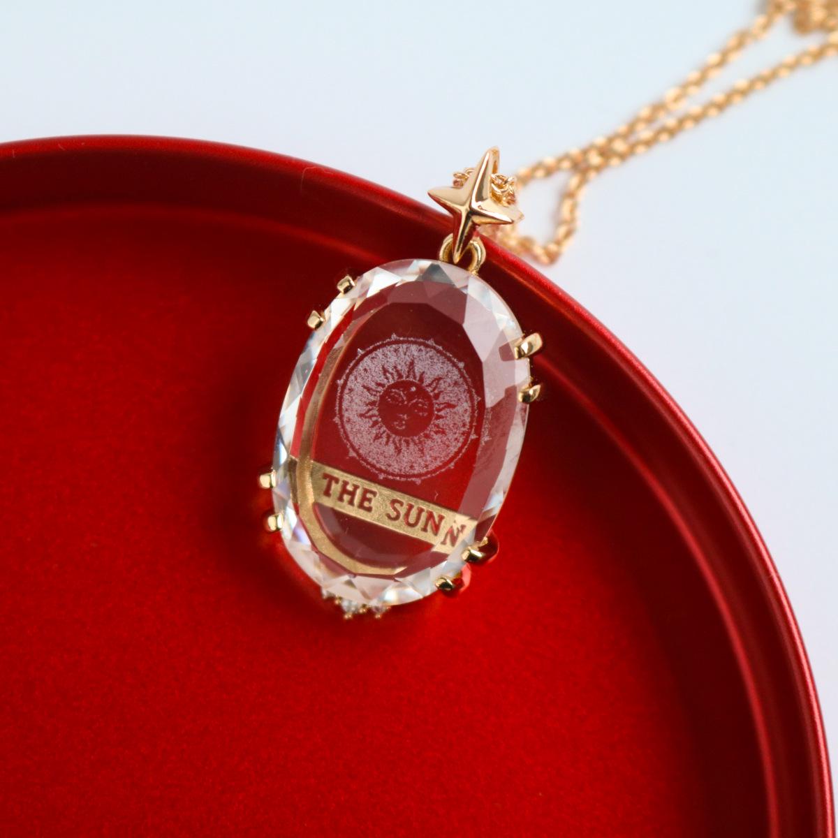 

Вінтажне намисто з карткою Таро Сонце та Місяць - Кристалічний візерунок через кордон, ланцюжок для светра (18K)