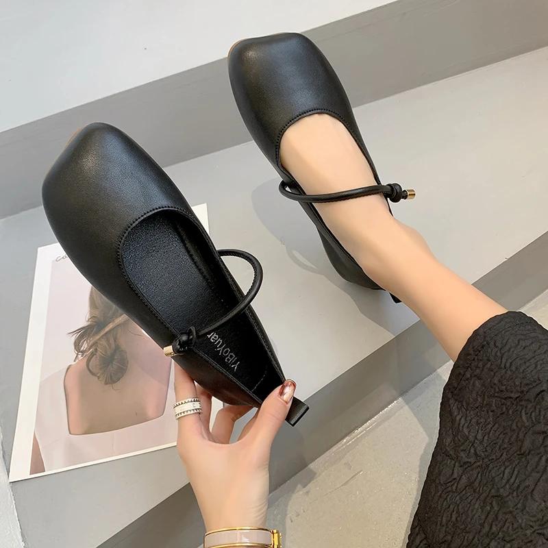 Ladies Shoes On Sale 2025 Stylish Black Leather Flat Shoes for Women Comfortable and Versatile Single Shoes for Everyday Wear
