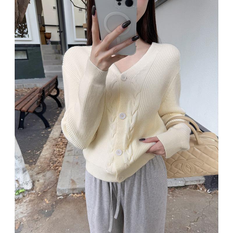 Korean style V-neck soft waxy knitted cardigan long-sleeved women's autumn and winter loose casual sweater jacket temperament and high-end top