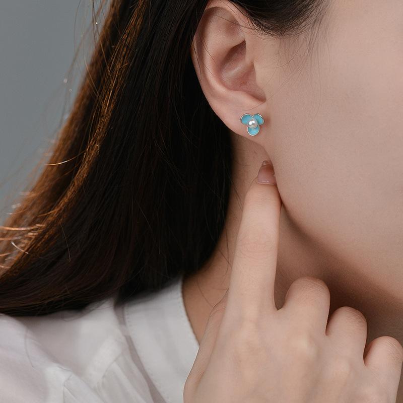 Flower Pearl Earrings Are Simple, Versatile, Small and Exquisite, Elegant Little Earrings, Small and Fresh