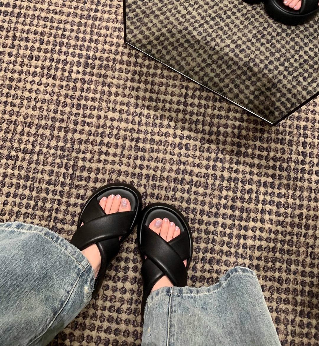 

Flip-flops children wear grape mother Huizhou women s shoes in summer 2025 spring and summer platform casual shoes simple 34