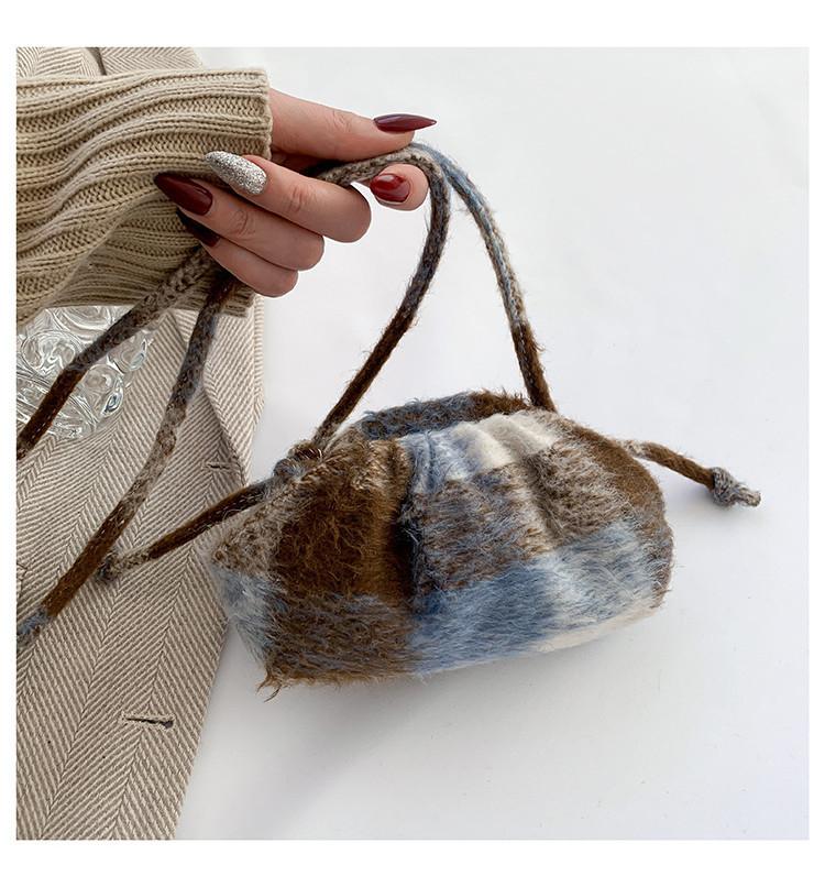 Stylish Woolen Grid Shell Cloud Bag For Women 2023 New Small Bag синий