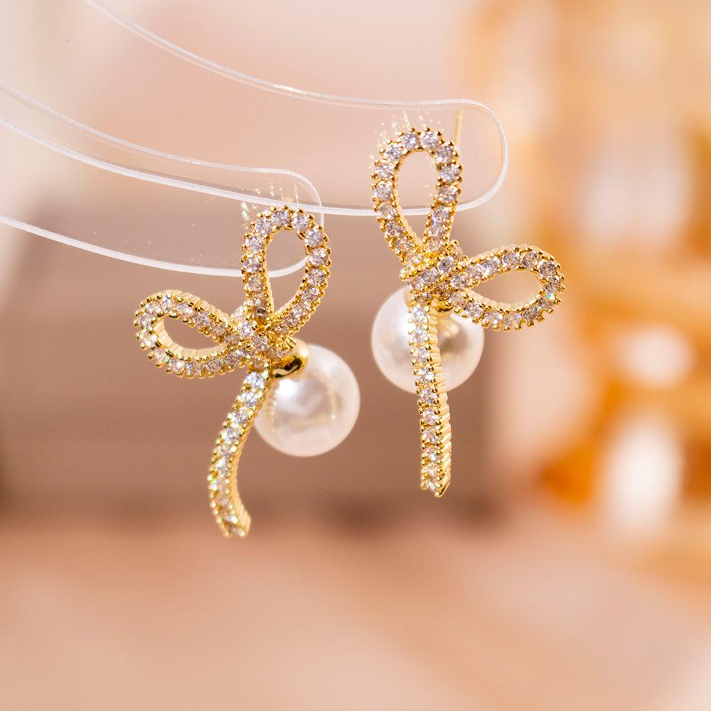 Simple Zircon Butterfly Earrings Light Luxury High-end Stud Earrings Temperament Fashionable Sweet Pearl Earrings Women