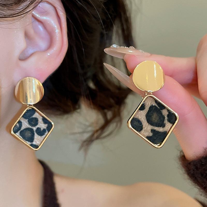 Silver needle autumn and winter retro leopard print geometric square round stud earrings Maillard simple earrings niche high-end earrings