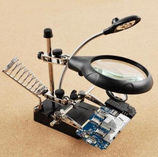 

Прецизионная рабочая подставка с крепежным зажимом для лупы, подставкой для паяльника и чистящей салфеткой (Включает 5 светодиодных ламп, две отдельные лупы)