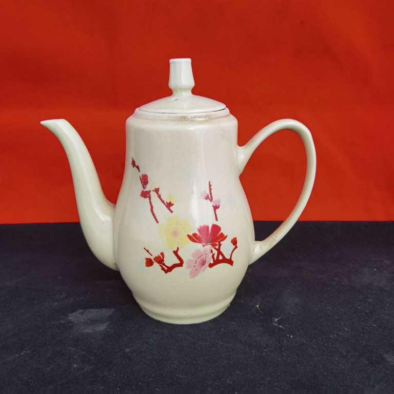 Vintage 70s-80s Nostalgic Teapot - Retro Decor and Film Props
