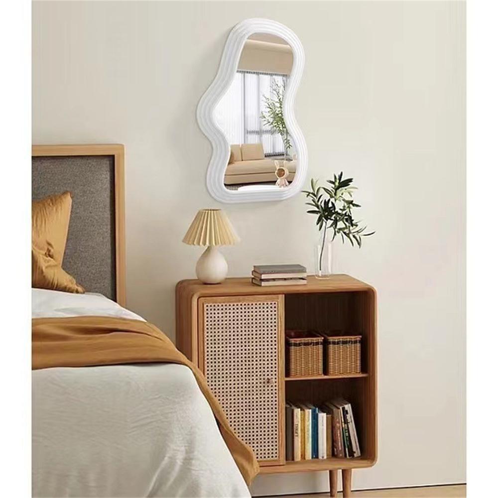 Wolkenförmiger Schreibtisch-Schminkspiegel Einfach an der Wand montierbar Schlafzimmer Badezimmer Unregelmäßiger Make-up-Wandspiegel Heimdekoration