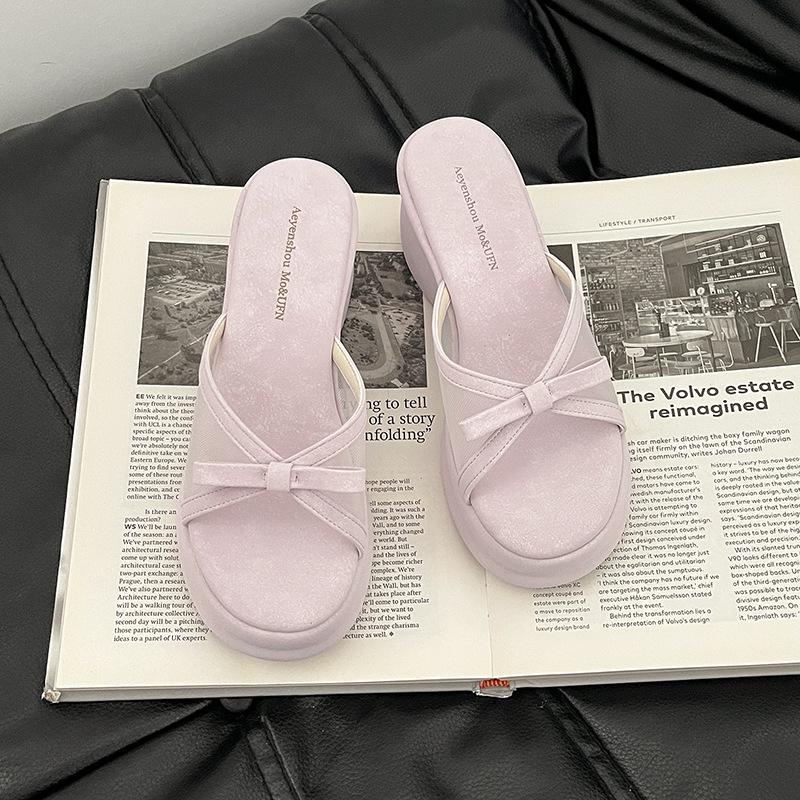 Thick-bottomed Cool Slippers Summer Wear High-end Fashion Wear Girls Slope Heel Slippers Beach One-word Drag