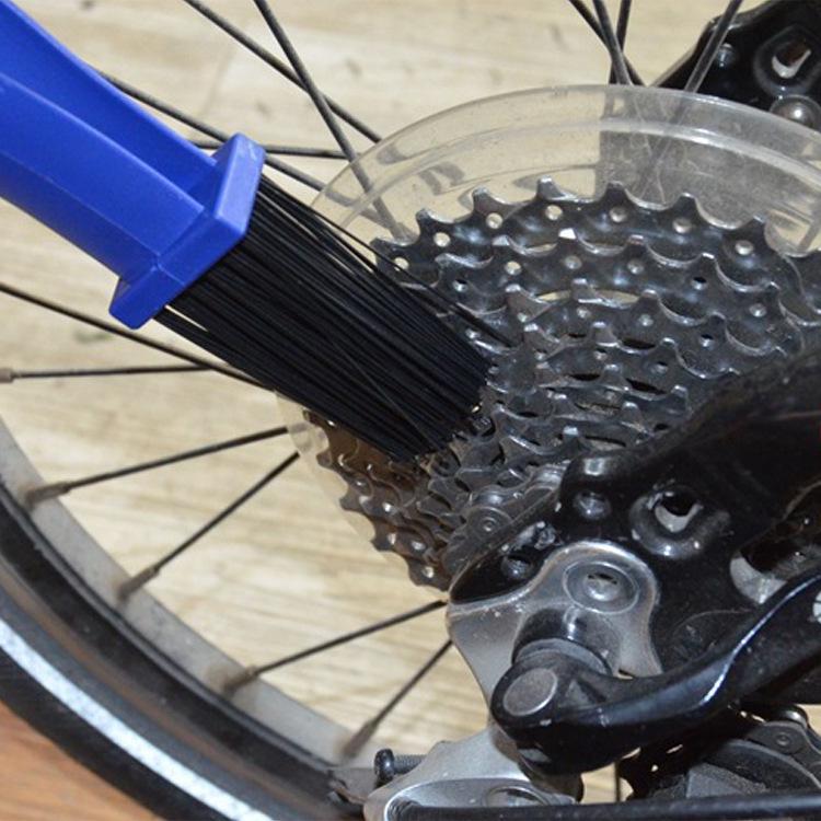 Three-Sided Chain Cleaning Brush for Bicycles and Motorcycles