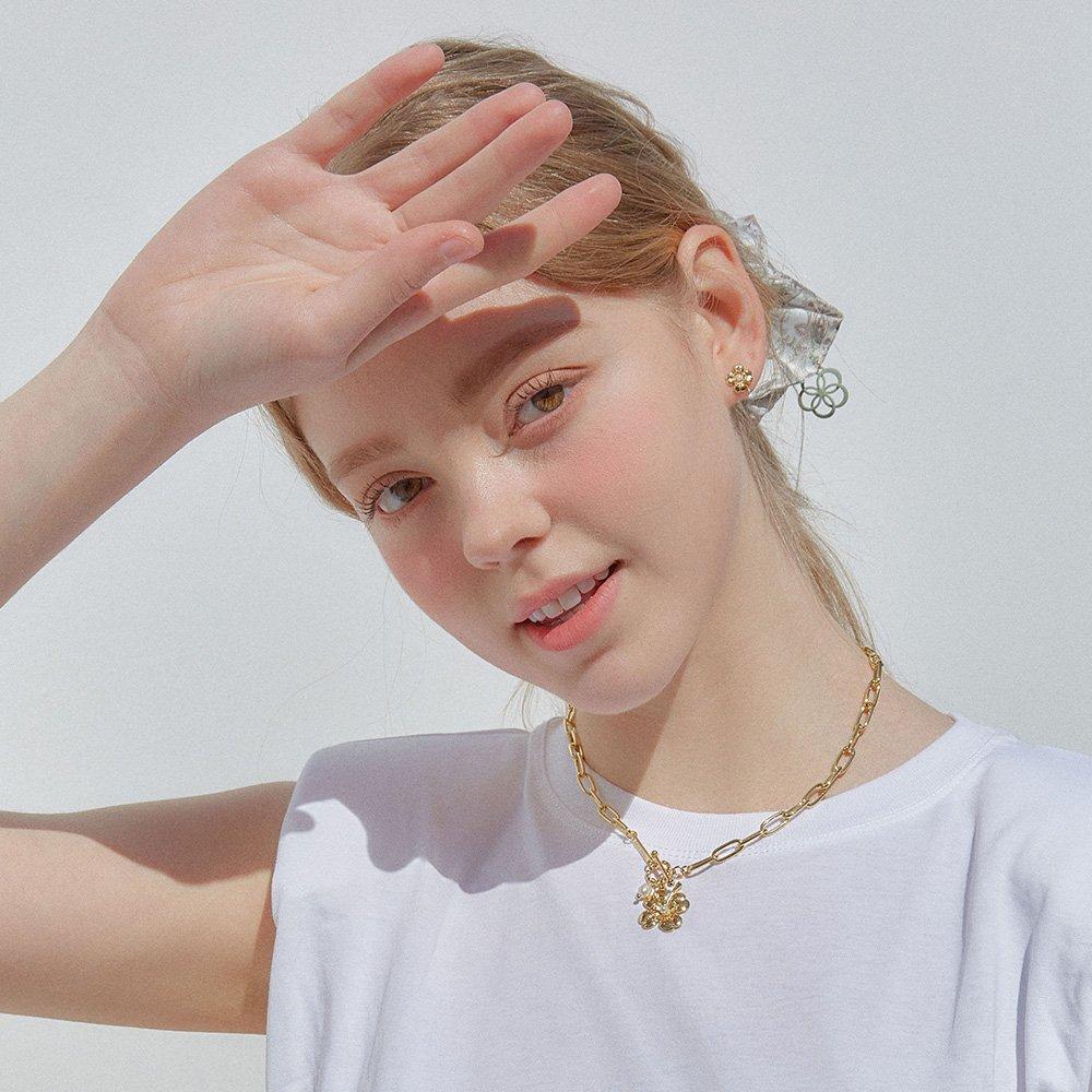 Four-leaf clover chain toggle necklace