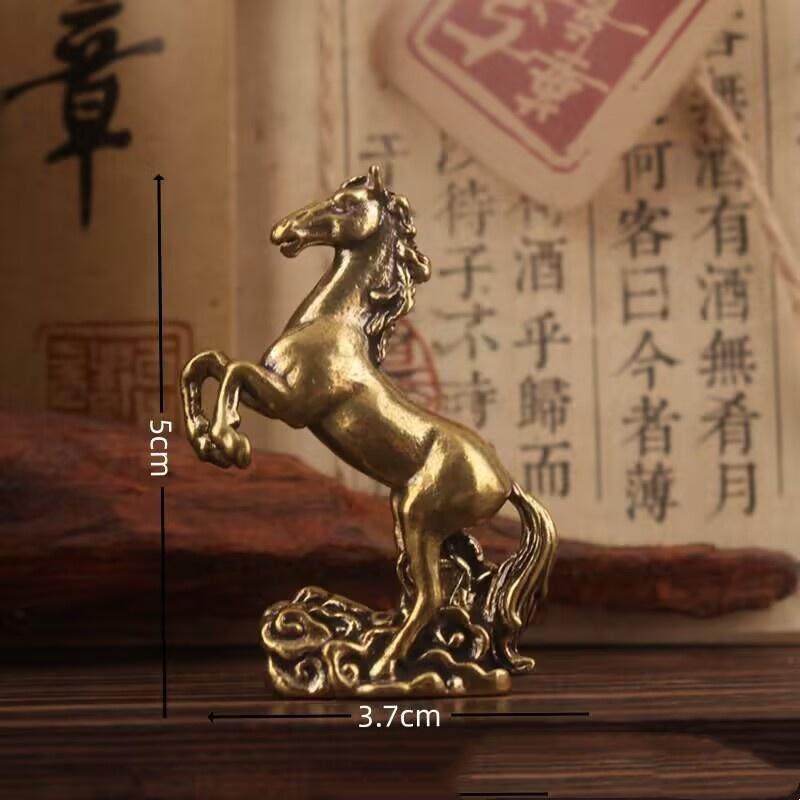 Mosazný kůň Krok na mincích Socha štěstí Feng Shui Desk Ornament Zodiac Figurky zvířat Miniatury Čistá měď Sbírky řemeslných výrobků