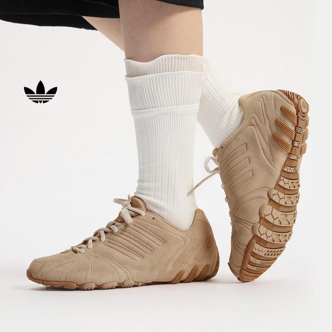 

Adidas GHOST SPRINT Classic Sports Shoes - Women s Adidas Clover Sneakers JS1067 35.5 света загар