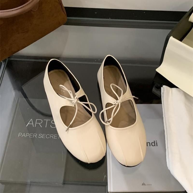 Retro Style Square Head Pleated Shallow Mouth Single Shoes Women's 2025 Spring and Autumn New Bow Hollow Flat Mary Jane Shoes