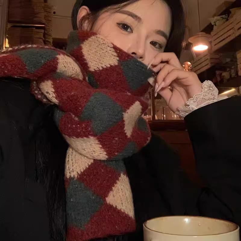 Internet celebrity New Year's Christmas red scarf girl, winter Korean retro lady warm thickened knitted scarf