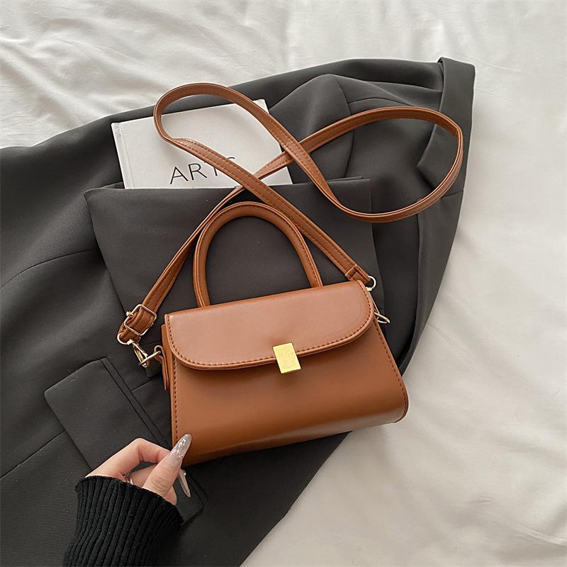 

Нишевый дизайн простой зимний новый универсальный женский сумки портативные маленькие сумки ретро нишевое ощущение плечевая сумка-мессенджер коричневый