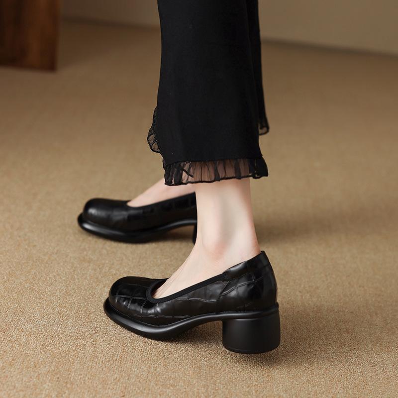 Female retro style spring and autumn new soft leather round head light waterproof 2025 fashion heel thick platform platform platform platform sing